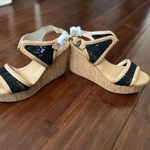 House of Harlow Black wedge platform sandals. Size 8.5